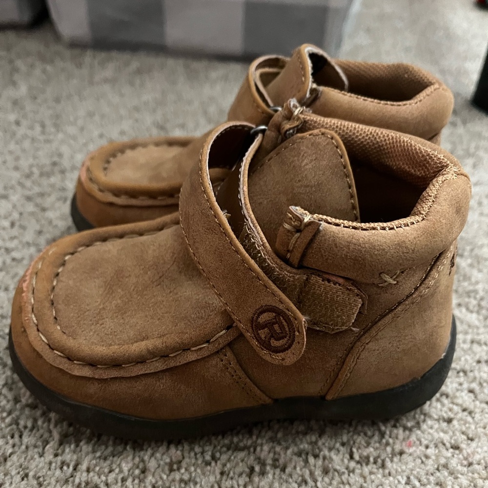 Toddler boys faux leather roper boots in a size 7.